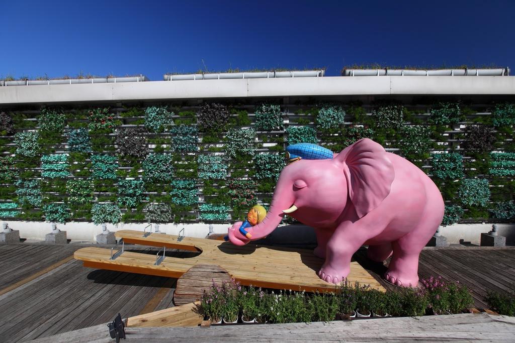 Chateau De Chine Hotel Hualien Eksteriør billede Pinky the Elephant