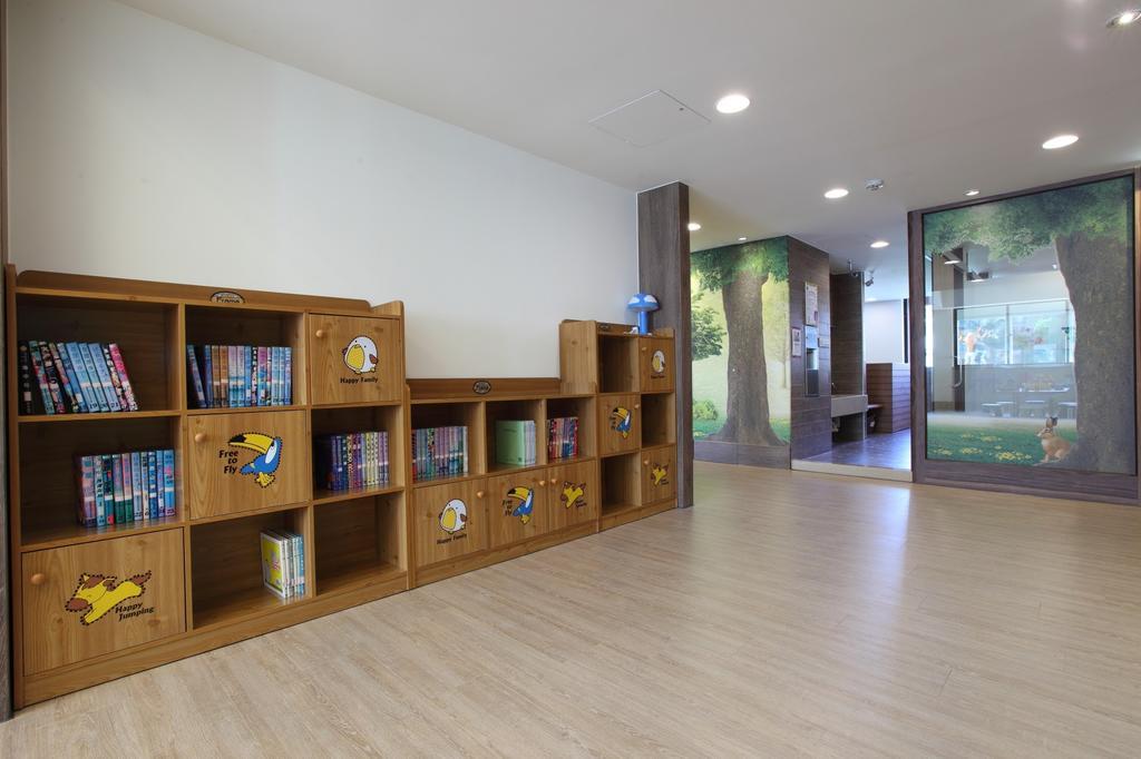 Chateau De Chine Hotel Hualien Eksteriør billede Library
