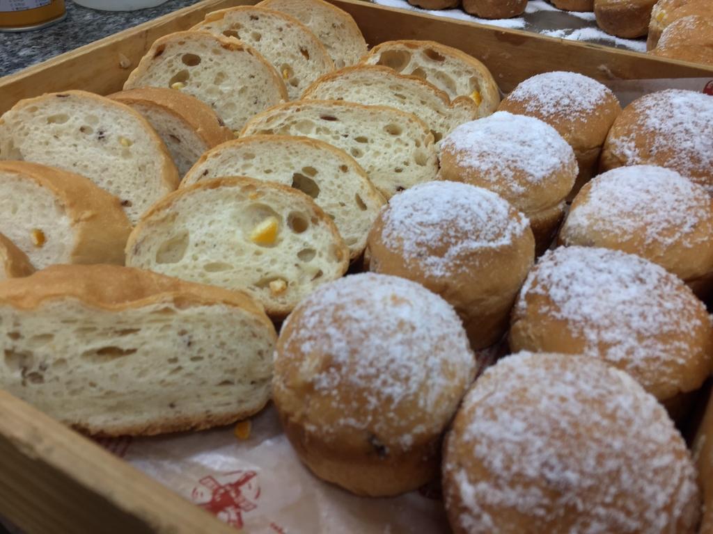 Chateau De Chine Hotel Hualien Eksteriør billede Buns and bread