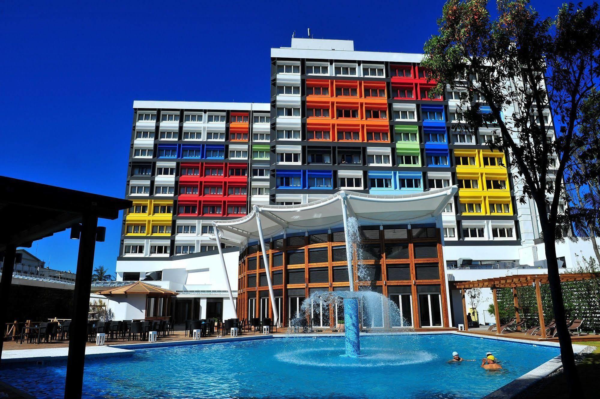 Chateau De Chine Hotel Hualien Eksteriør billede The hotel's swimming pool